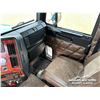 Image 10 : 2007 FREIGHTLINER FLD120SD TRI DRIVE GRAIN TRUCK