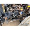 Image 28 : 2007 FREIGHTLINER FLD120SD TRI DRIVE GRAIN TRUCK