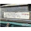 Image 31 : 2007 FREIGHTLINER FLD120SD TRI DRIVE GRAIN TRUCK