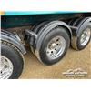 Image 42 : 2007 FREIGHTLINER FLD120SD TRI DRIVE GRAIN TRUCK
