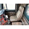 Image 9 : 2007 FREIGHTLINER FLD120SD TRI DRIVE GRAIN TRUCK