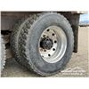 Image 29 : 2002 KENWORTH T800 T/A DUMP TRUCK
