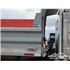 Image 44 : 2002 KENWORTH T800 T/A DUMP TRUCK