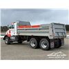 Image 4 : 2002 KENWORTH T800 T/A DUMP TRUCK