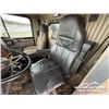Image 16 : 2003 KENWORTH T800 T/A PLOW & SANDER TRUCK