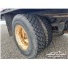 Image 9 : 2005 HINO 268 S/A 24 FT. DECK TRUCK