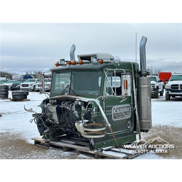1981 L900 TRUCK CAB