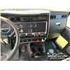 Image 11 : 2012 KENWORTH T800 T/A SLEEPER TRUCK TRACTOR