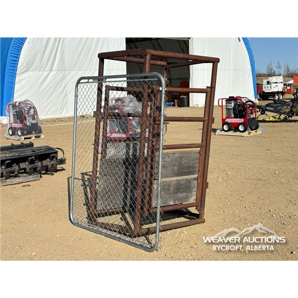 PALPATION GATE W/CHAINLINK FENCE PANEL