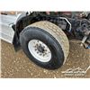 Image 45 : 2014 KENWORTH T800 TRI DRIVE SLEEPER TRUCK TRACTOR