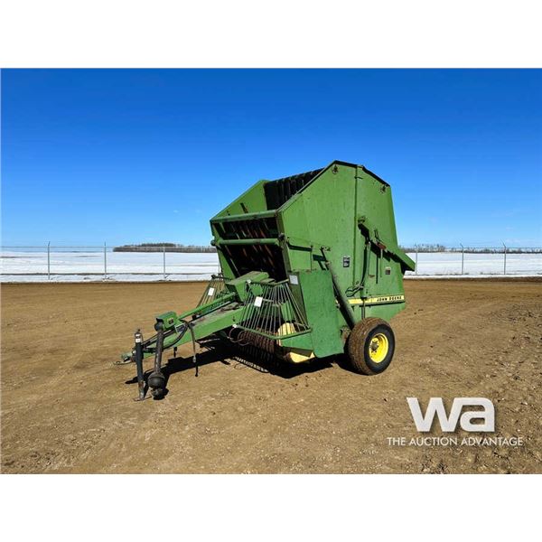 John Deere 510 Round Baler