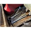 Image 8 : Shop Air Fan, Red Creeper, Saw Parts, Hard Hat