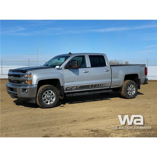 2015 Chevrolet 2500LT GFX Z71 Crew Cab Pickup