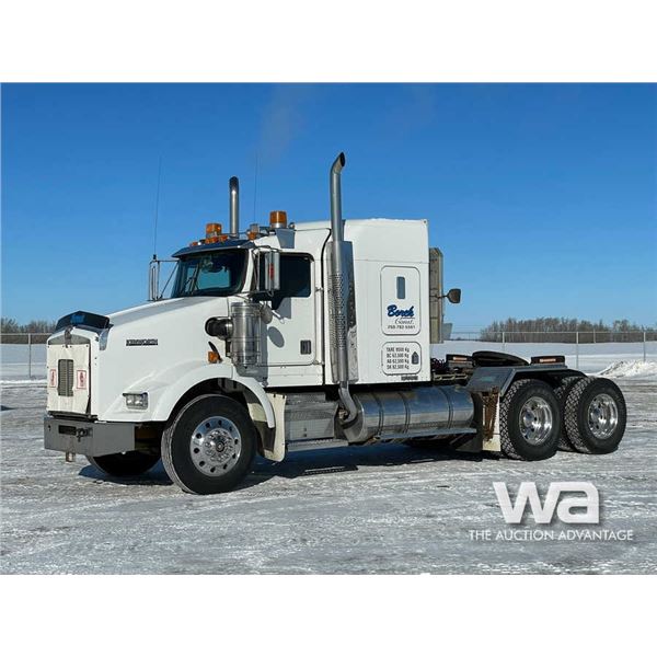 2002 Kenworth T800B T/A Sleeper Truck Tractor