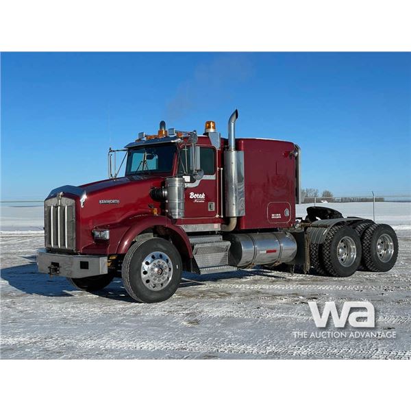 2000 Kenworth T800B T/A Sleeper Truck Tractor