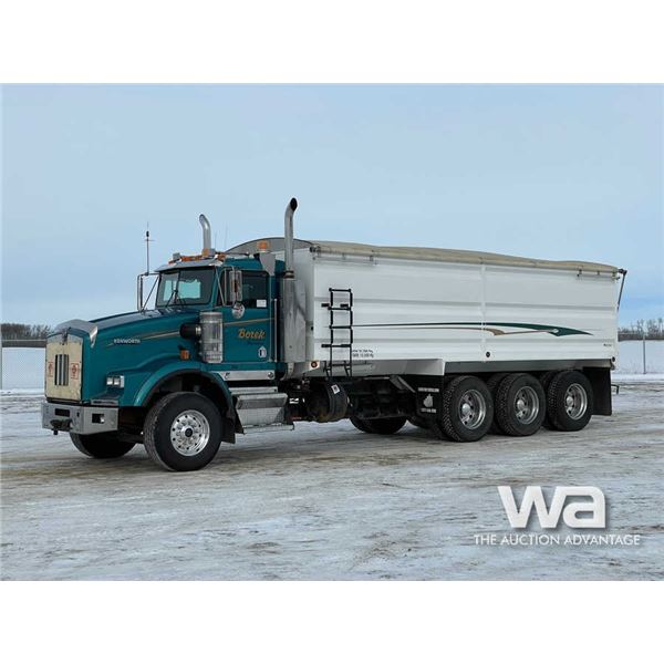 2004 Kenworth T800 Tri Drive Grain Truck