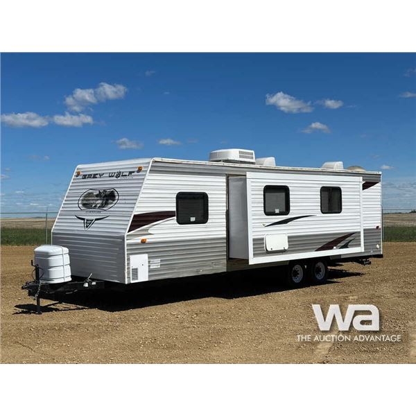 2010 CHEROKEE GREY WOLF 28 FT. T/A TRAVEL TRAILER
