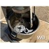 Image 5 : COMMERCIAL STAND MIXER