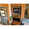 Image 20 : 2000 CARDINAL 32 FT. T/A 5TH WHEEL TRAVEL TRAILER