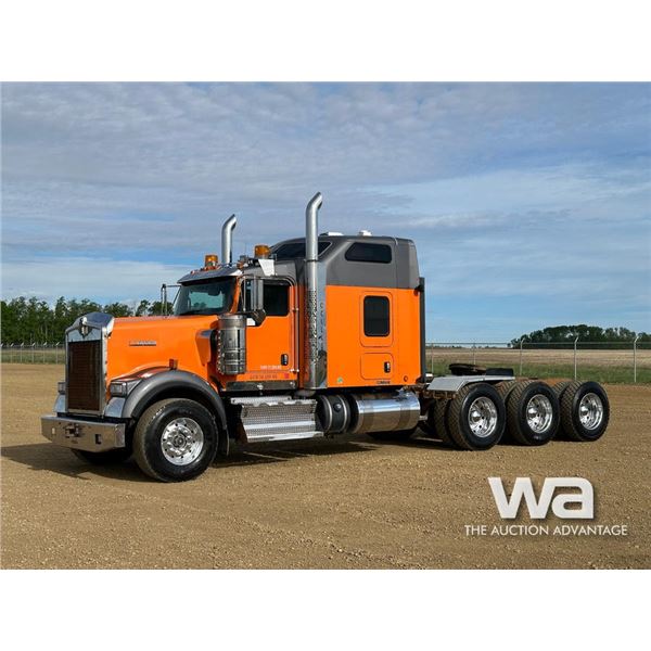 2014 KENWORTH W900 TRI DRIVE SLEEPER TRUCK TRACTOR