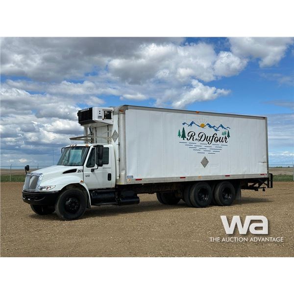 2004 INTERNATIONAL DT530 T/A REEFER VAN TRUCK