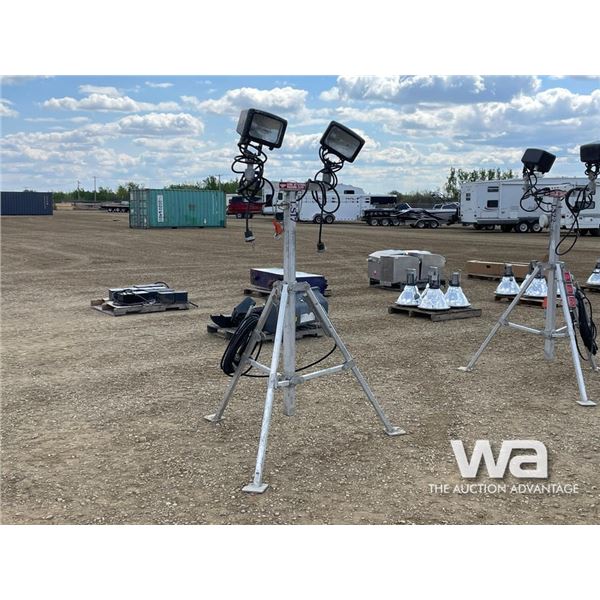 500 WATT ALUIMINUM FOLD OUT LIGHT STAND