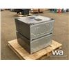 Image 4 : (2) WASHER/DRYER STANDS