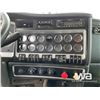Image 9 : 2013 KENWORTH T800 TRI-DRIVE TRUCK TRACTOR