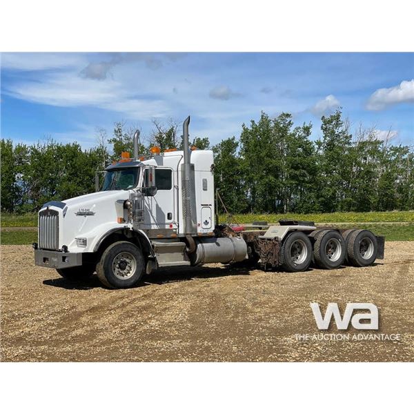 2007 KENWORTH T800B TRI-DRIVE SLEEPER TRUCK