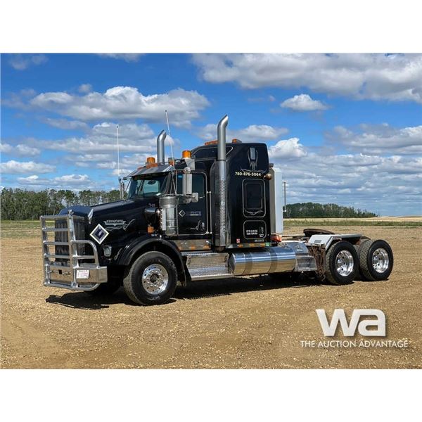 2013 KENWORTH T800 T/A SLEEPER TRUCK TRACTOR