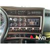 Image 9 : 2013 KENWORTH T800 T/A SLEEPER TRUCK TRACTOR