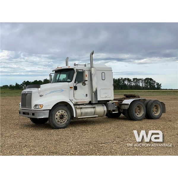 2004 INTERNATIONAL 9400 T/A SLEEPER TRUCK TRACTOR