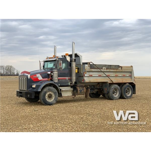 1995 KENWORTH T800 T/A DUMP TRUCK