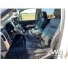 Image 5 : 2018 GMC 3500HD CREW CAB FLATBED TRUCK