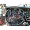 Image 10 : 2013 KENWORTH T800 TRI-DRIVE SLEEPER WINCH TRACTOR