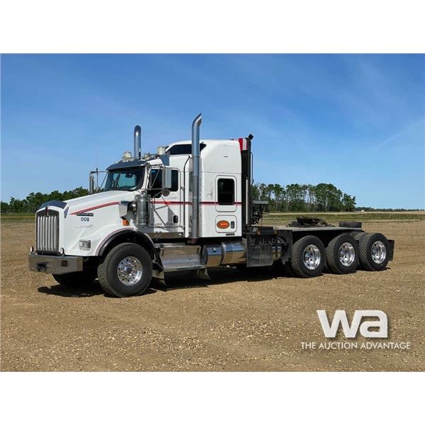 2013 KENWORTH T800 TRI-DRIVE SLEEPER WINCH TRACTOR