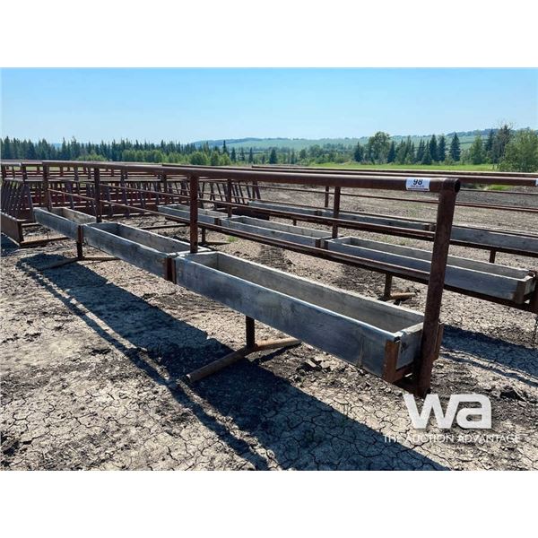 FREESTANDING PANEL W/ BUNK FEEDER