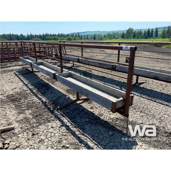 FREESTANDING PANEL W/ BUNK FEEDER