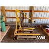 Image 1 : YELLOW SHOP HOIST & CHAINS