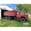 Image 2 : 1971 IHC LOADSTAR 1800 T/A GRAIN TRUCK