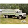 Image 2 : 1981 IHC 1924 T/A GRAIN TRUCK