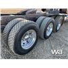 Image 20 : 2016 PETERBILT 367 TRI DRIVE SLEEPER TRUCK TRACTOR