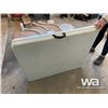 Image 2 : PLASTIC FOLD-UP TABLE