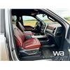Image 13 : 2022 FORD F-450 PLATINUM CREW CAB DUALLY PICKUP