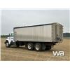 Image 4 : 1997 INTERNATIONAL 4900 T/A GRAIN TRUCK