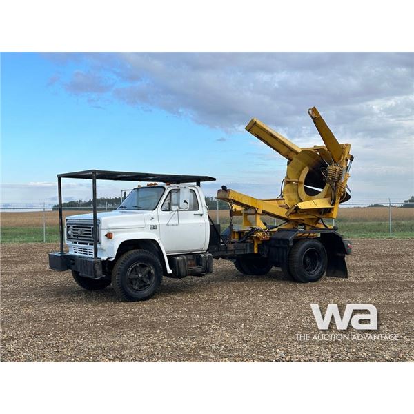1983 CHEVROLET 60 S/A HYDRAULIC TREE SPADE TRUCK