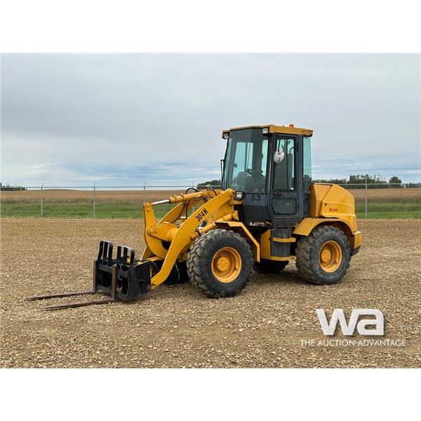 2000 JOHN DEERE 304H WHEEL LOADER