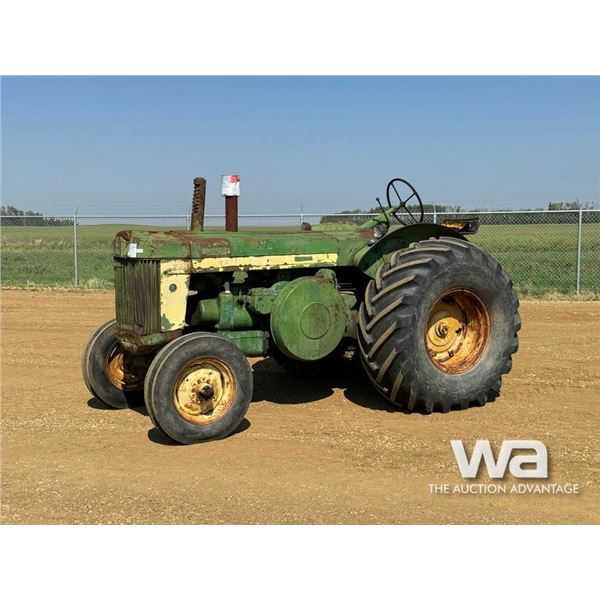 JOHN DEERE R ANTIQUE TRACTOR