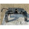 Image 5 : HIDDEN HITCH 18K FIFTH WHEEL HITCH