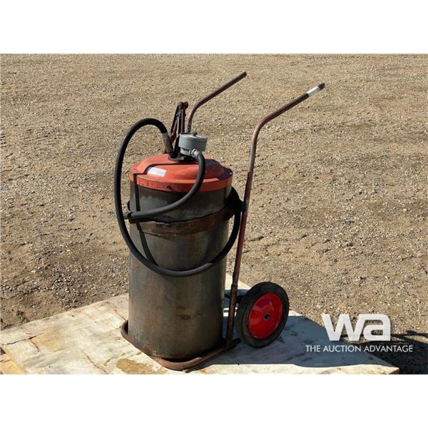OIL TANK WITH PUMP